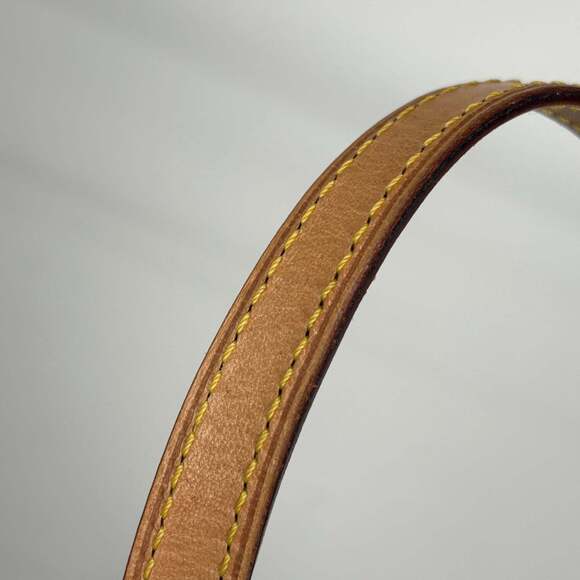 LOUIS VUITTON Brown Monogram Shoulder Bag - Picture 5 of 8